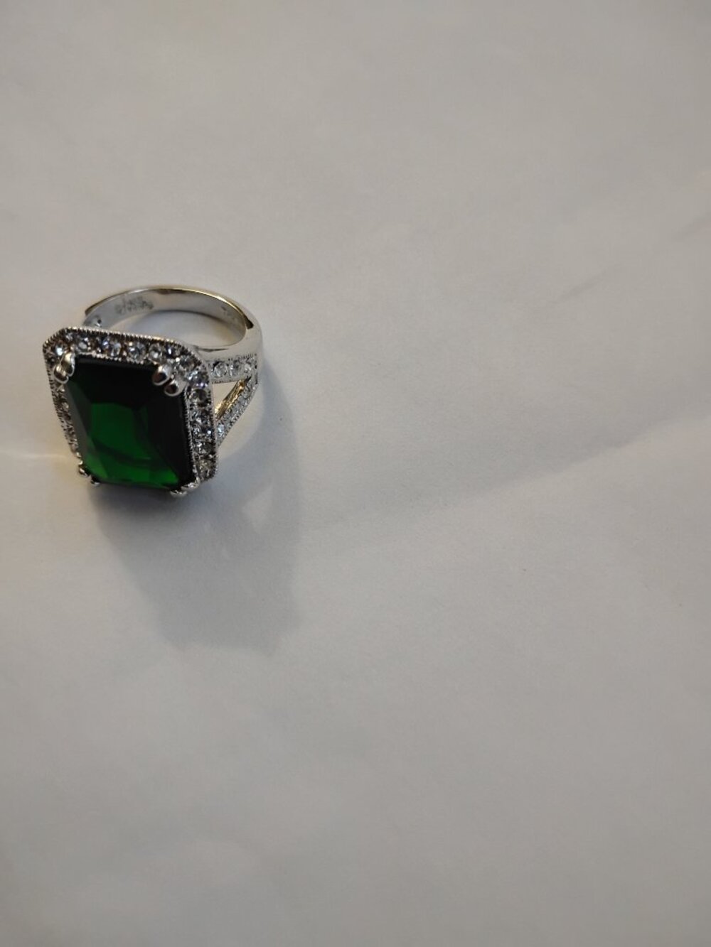 Silver Green Stone Statement Ring with Rhinestones Sz 7.5 to 8 - Picture 5 of 6